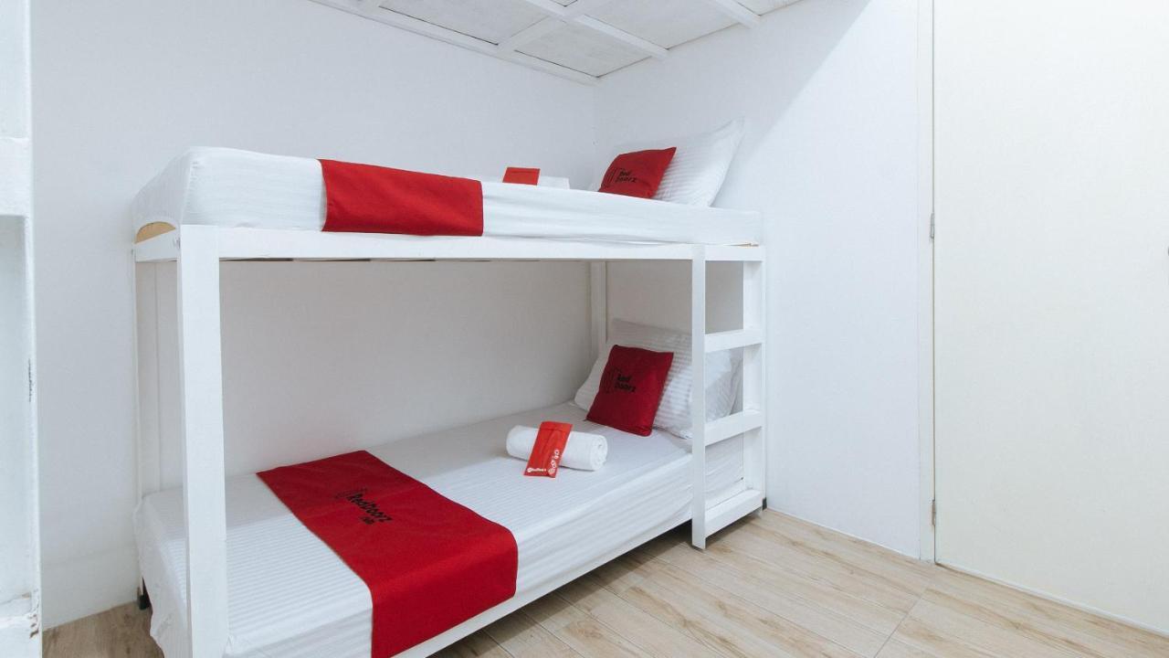 Bernwoods Extyn B&B Dormitory Илоило Экстерьер фото