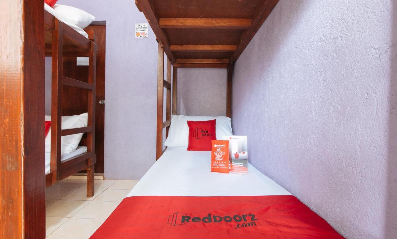 Bernwoods Extyn B&B Dormitory Илоило Экстерьер фото
