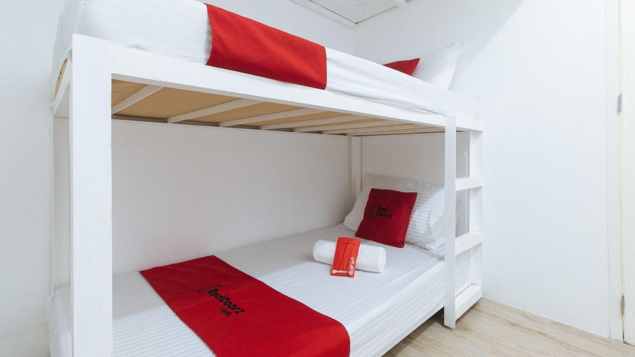 Bernwoods Extyn B&B Dormitory Илоило Экстерьер фото