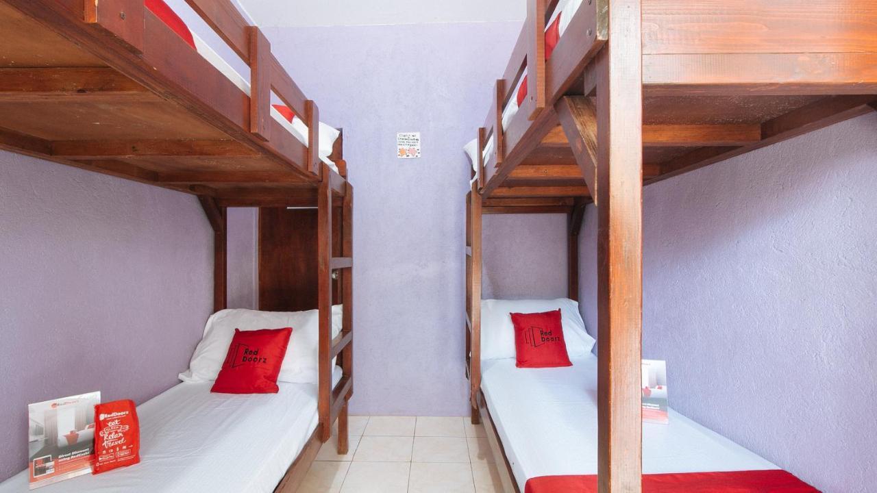 Bernwoods Extyn B&B Dormitory Илоило Экстерьер фото