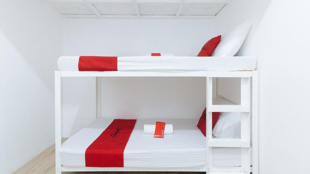 Bernwoods Extyn B&B Dormitory Илоило Экстерьер фото